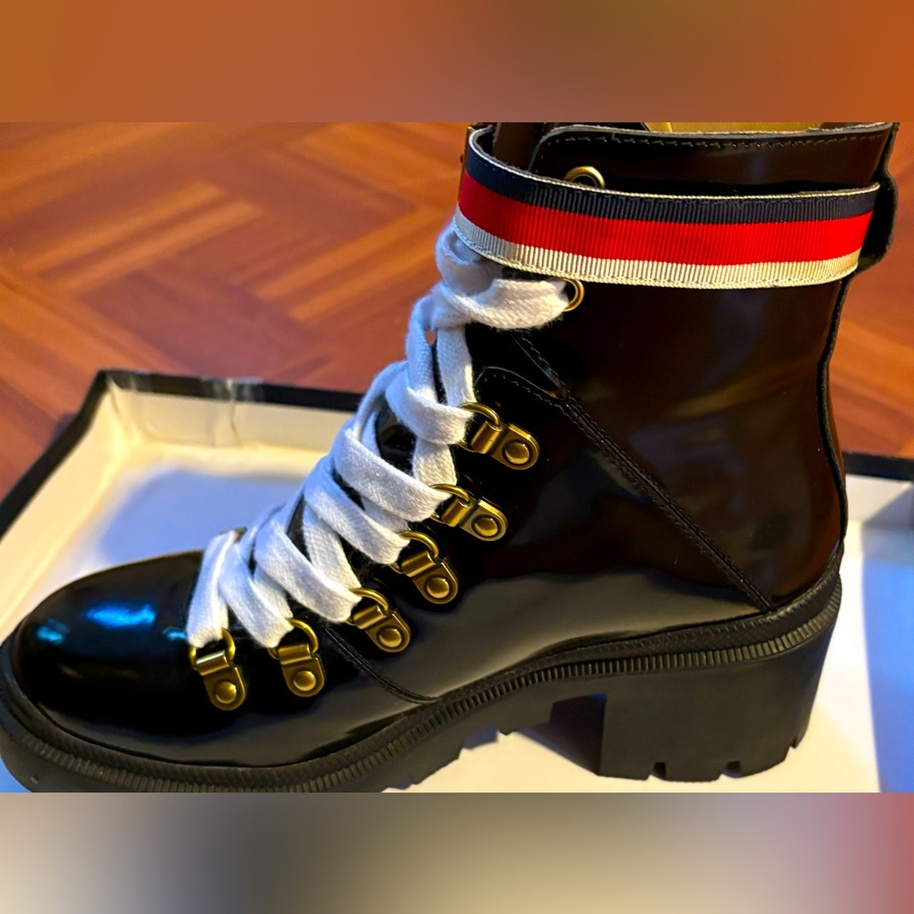 Gucci boots only wore 3 times.
Comes with Gucci box as well.